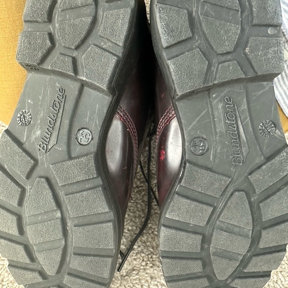 Blundstone Women's elastic/lace up boot, style 2220, Bordeaux Brush - Picture 6 of 9